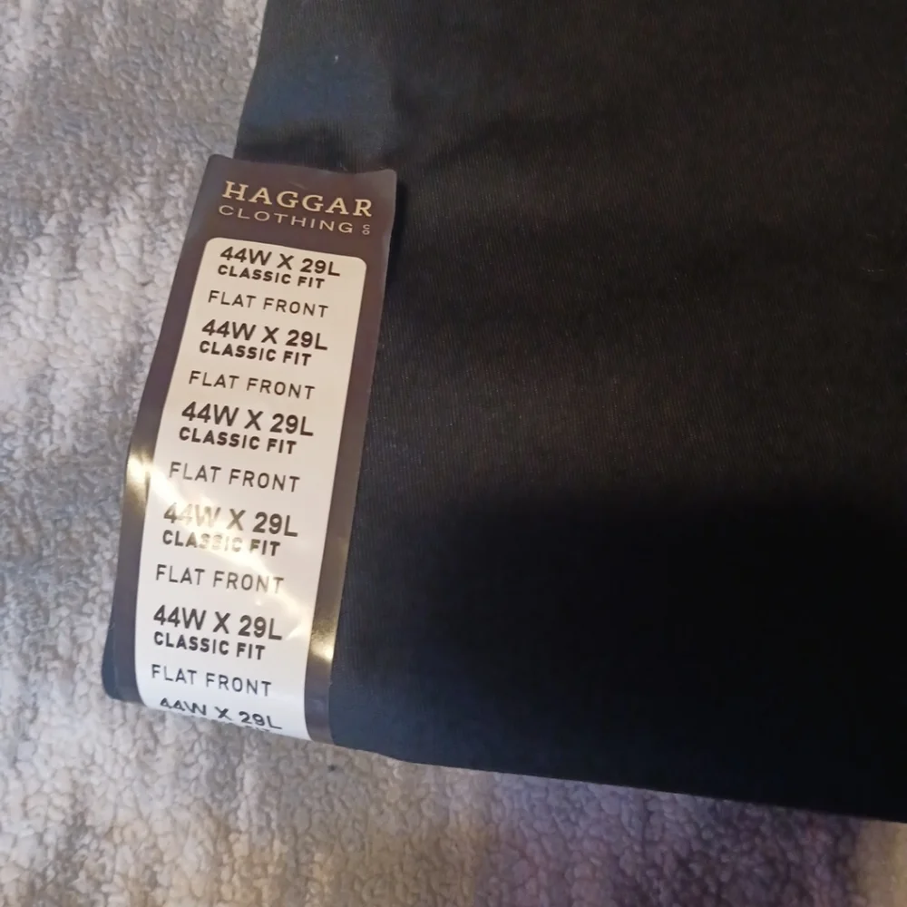 Hagger Clothing Men's Flat Front Classic Fit Premium No Iron Khaki. Size…
